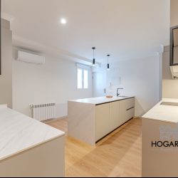 Apartamento de lujo a estrenar, con despacho