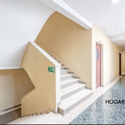 Alto, buen estado, con plaza de garaje para dos coches