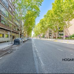 Alto, buen estado, con plaza de garaje para dos coches
