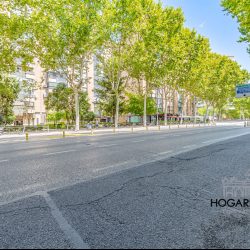 Alto, buen estado, con plaza de garaje para dos coches