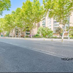Alto, buen estado, con plaza de garaje para dos coches