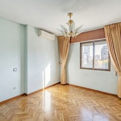 Alto, excelentes vistas, garaje