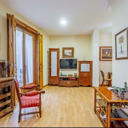 Apartamento clásico, con balcones