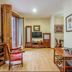 Apartamento clásico, con balcones