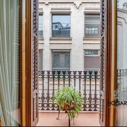 Apartamento clásico, con balcones