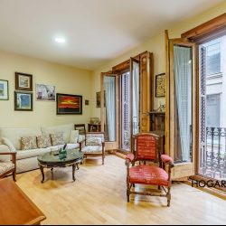 Apartamento clásico, con balcones