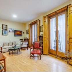 Apartamento clásico, con balcones