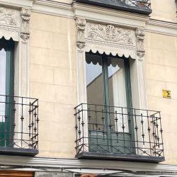 En el Barrio de Malasaña, con plaza de garaje